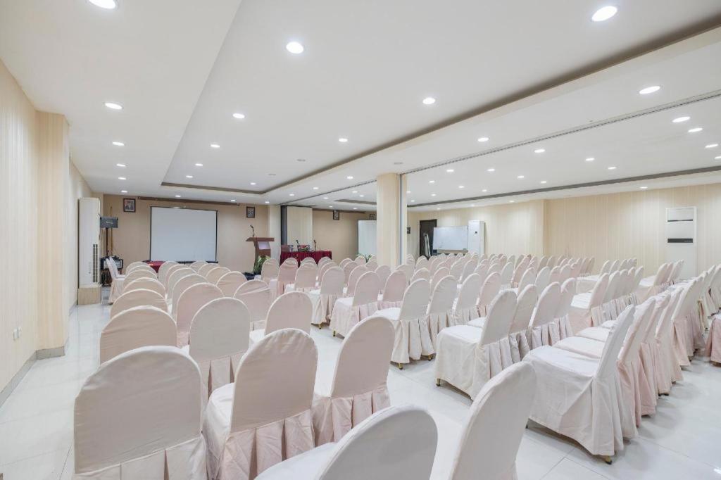 Collection O 1279 Hotel Grand Celino Makasar Zewnętrze zdjęcie
